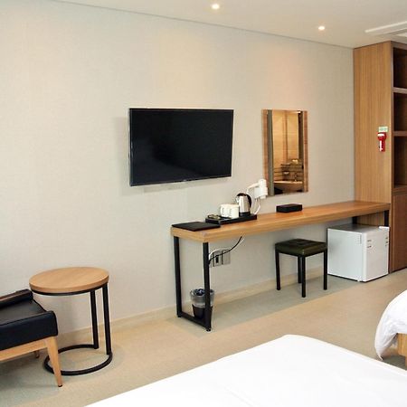 Jeju Noblesse Hotel מראה חיצוני תמונה