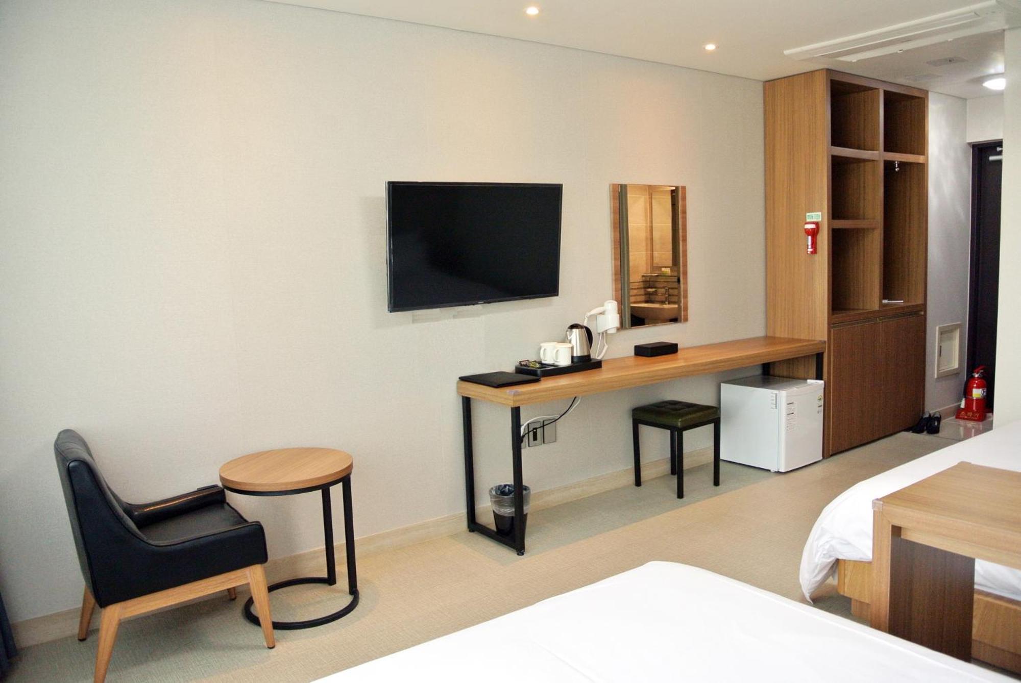 Jeju Noblesse Hotel מראה חיצוני תמונה
